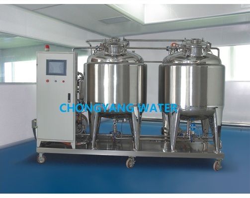 El tanque de agua de la solución del Cip de los SS que lava el sistema automatizado del Cip de la cervecería en la industria alimentaria