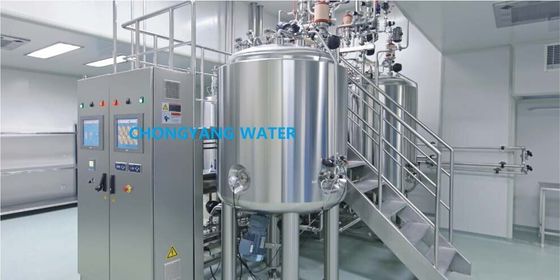 El tanque de agua de la solución del Cip de los SS que lava el sistema automatizado del Cip de la cervecería en la industria alimentaria